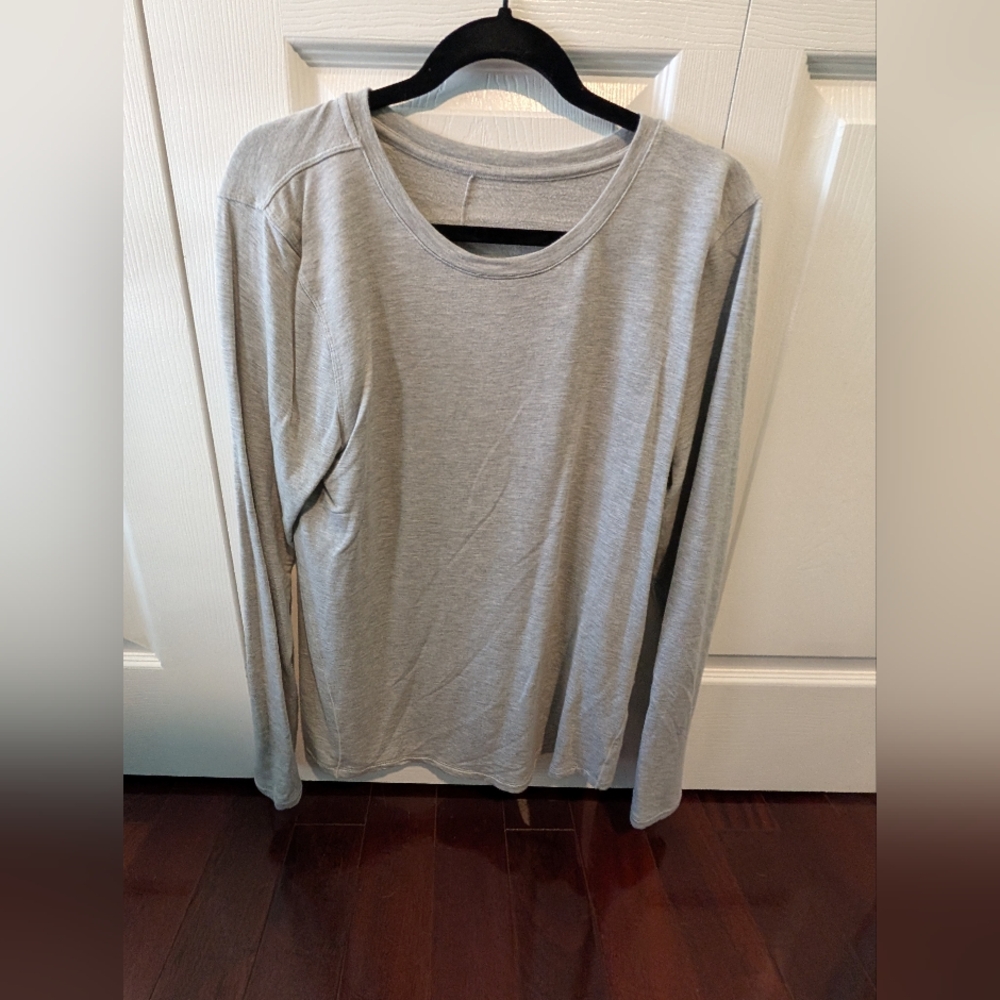 Lululemon Heathered gray top